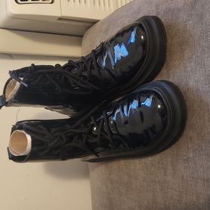 Zara Kids Patent Finish Boots Color Black
